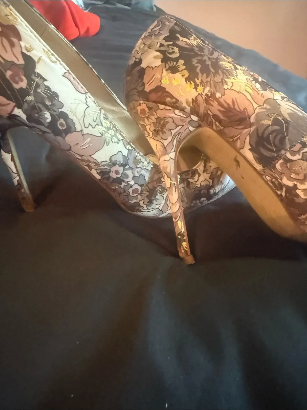 Floral Pointed-Toe Women's Pumps in Multi-Color